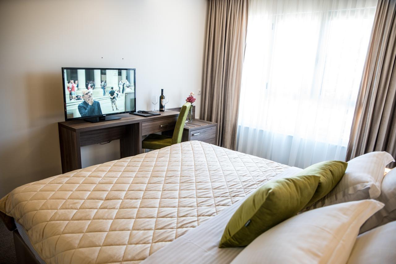 Boutique Hotel "Salina" ウルツィニ エクステリア 写真